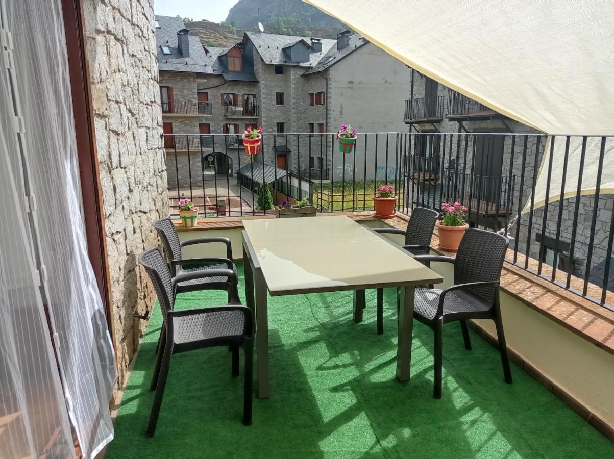 Vivienda Benasque Ibonet Apartment Bagian luar foto